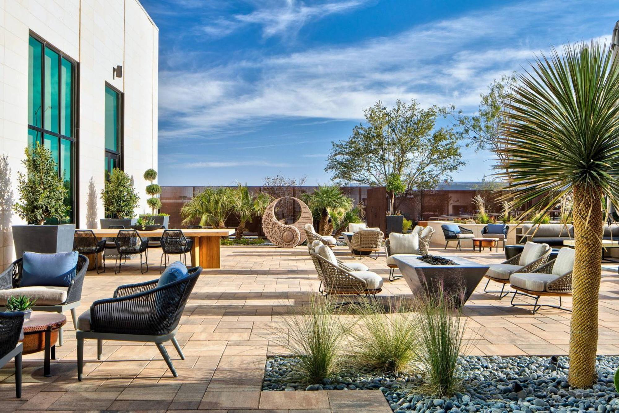 Marriott & Conference Center 4*