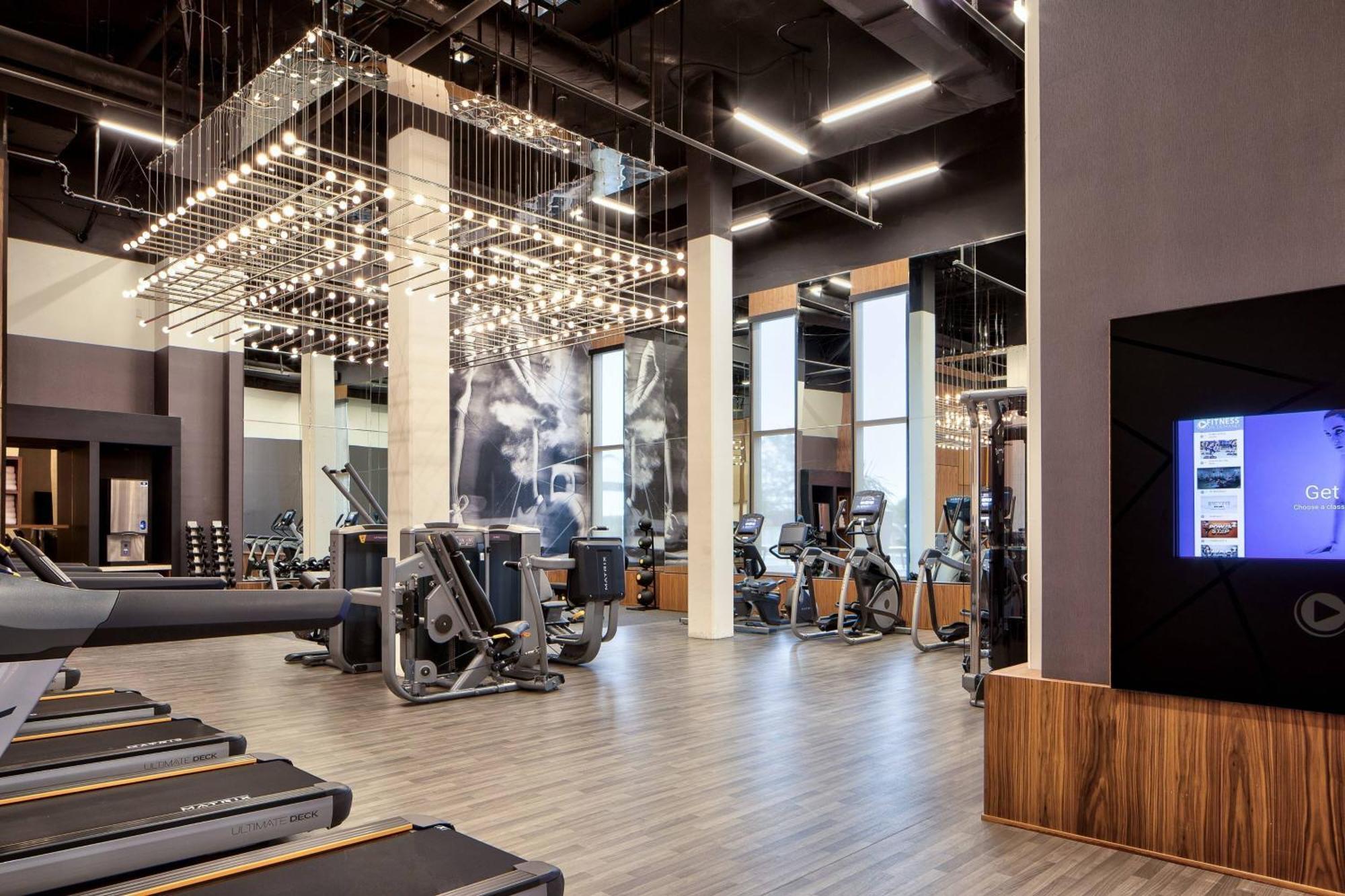 Marriott & Conference Center Hotel 4*